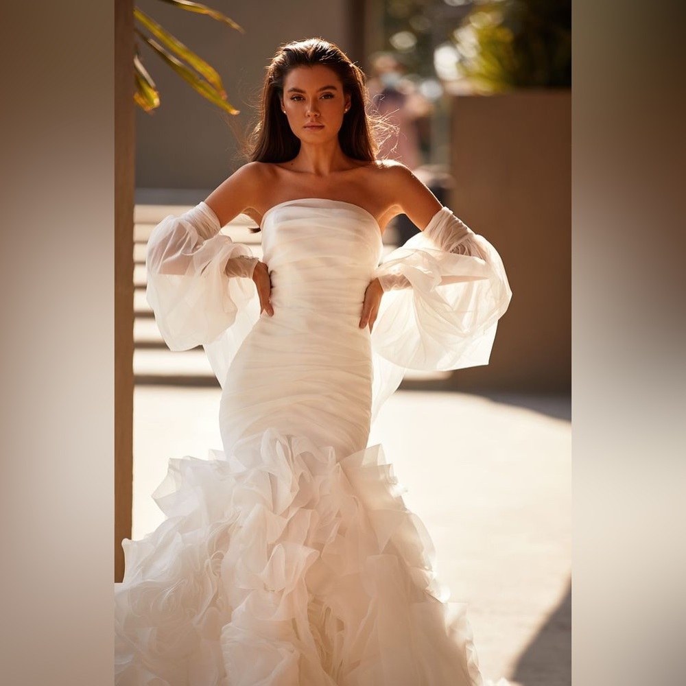 Milla Nova Wedding Dress - Picture 4 of 9